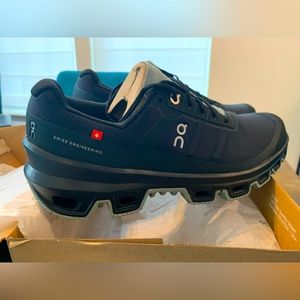 BRAND NEW ON CLOUD size 8 black cloudventure.